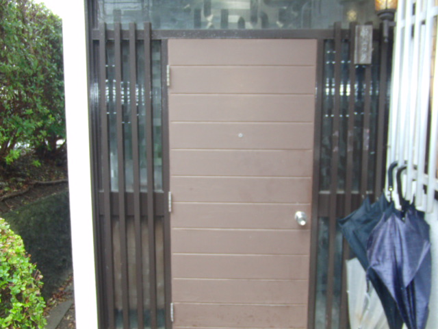 横浜市金沢区の戸建玄関,玄関収納塗装工事